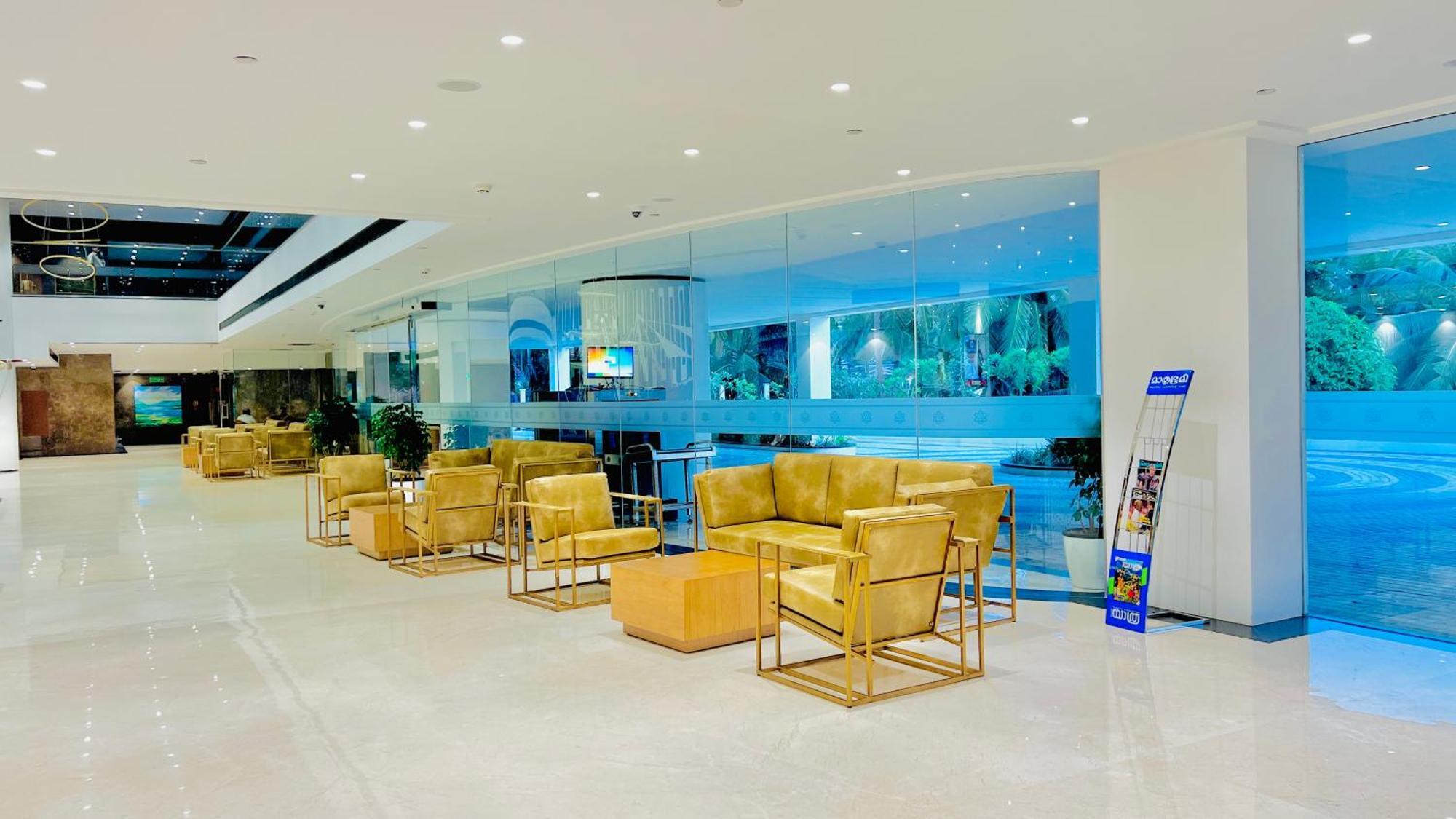 Gokulam Grand Kozhikode Hotel Exterior photo