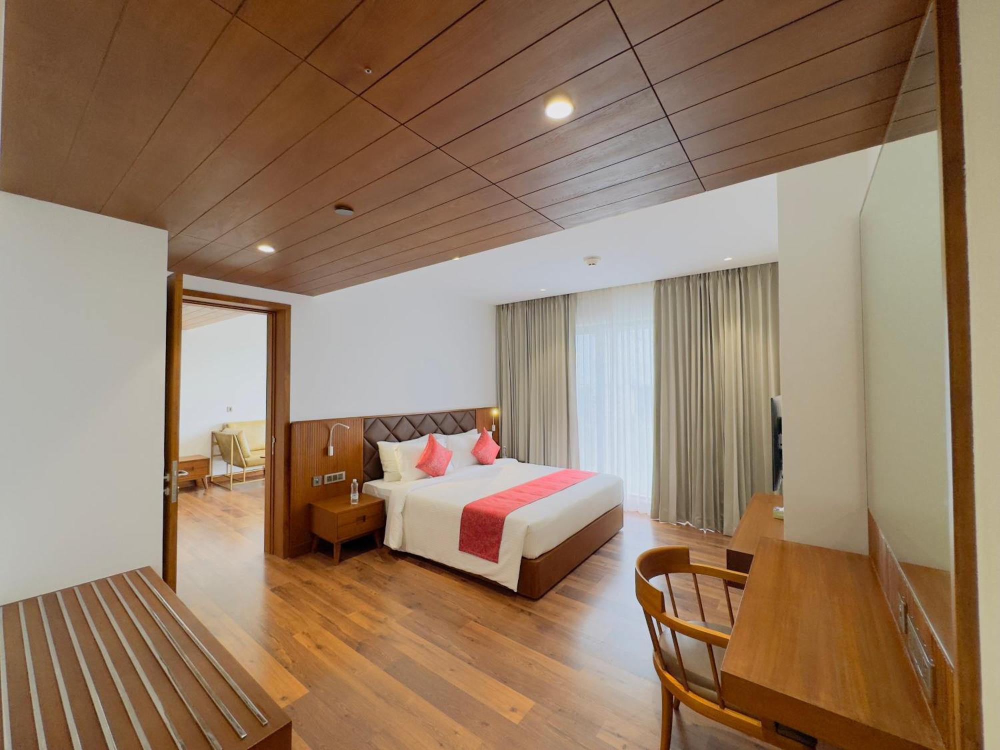 Gokulam Grand Kozhikode Hotel Exterior photo